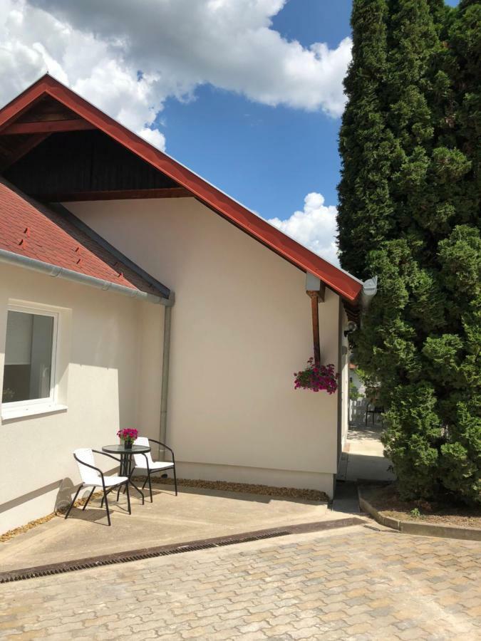 شقة White Crow House Hévíz المظهر الخارجي الصورة